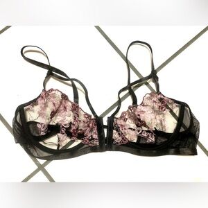 Super sexy lingerie brassiere-no tags-sized 38-40 D, DD